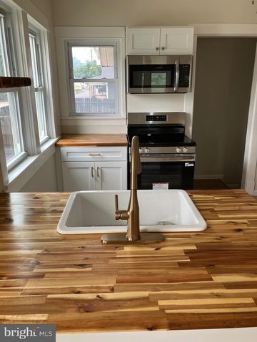 30 E STIEGEL ST, Manheim, PA 17545