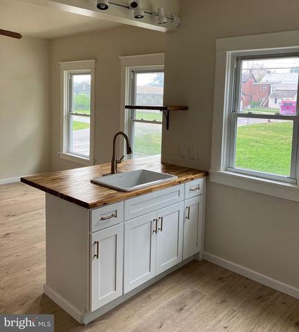 30 E STIEGEL ST, Manheim, PA 17545