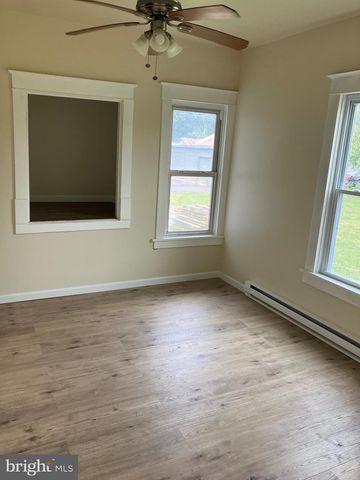 30 E STIEGEL ST, Manheim, PA 17545