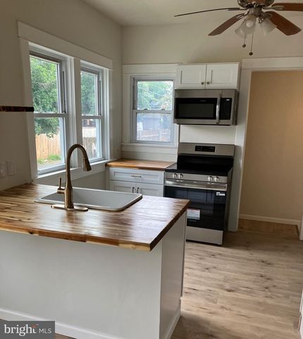 30 E STIEGEL ST, Manheim, PA 17545