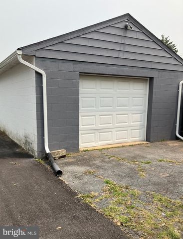30 E STIEGEL ST, Manheim, PA 17545