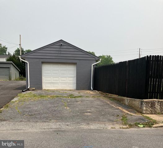 30 E STIEGEL ST, Manheim, PA 17545
