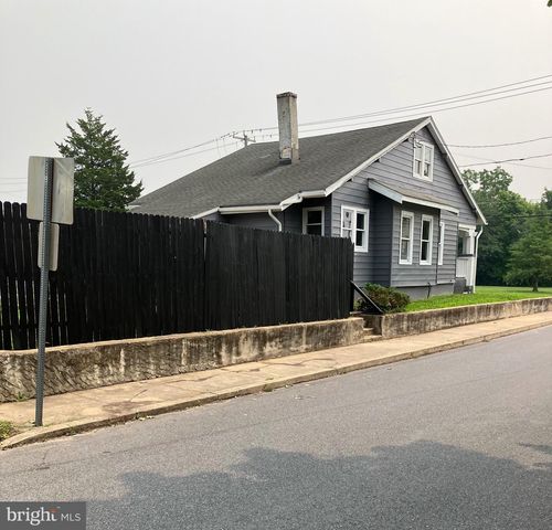 30 E STIEGEL ST, Manheim, PA 17545
