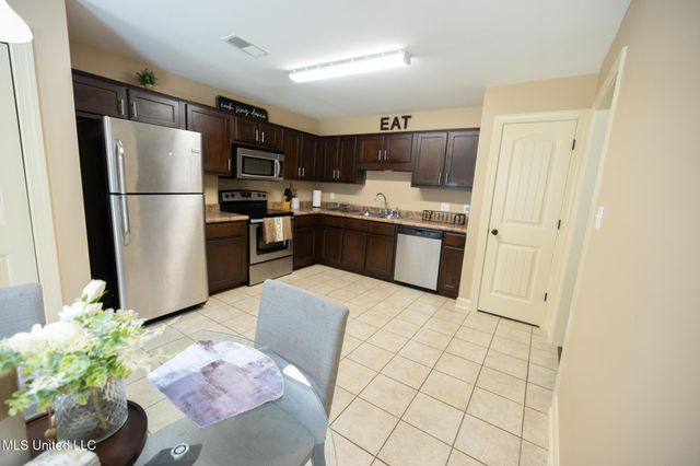 8621 Bonfire Drive, Southaven, MS 38671