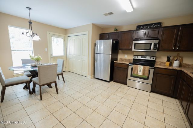 8621 Bonfire Drive, Southaven, MS 38671