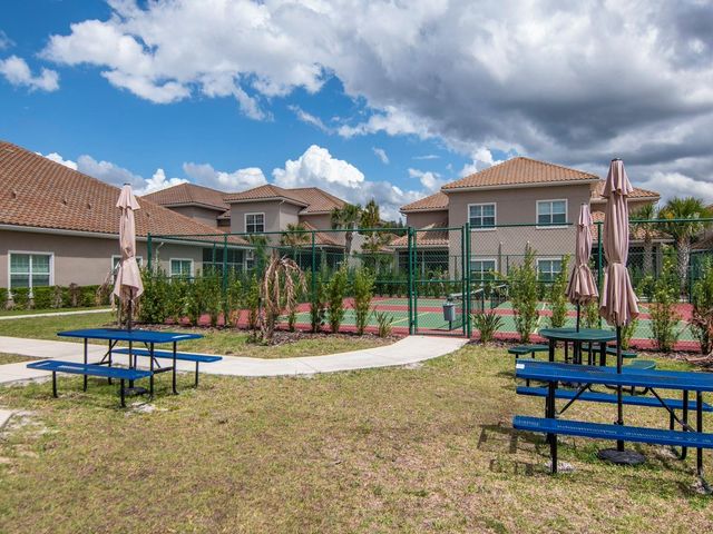 1195 GODAVARI WAY 206, Wesley Chapel, FL 33543