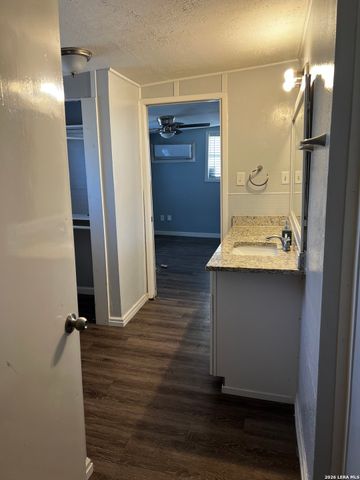 351 Overhill UNIT B, San Antonio, TX 78228