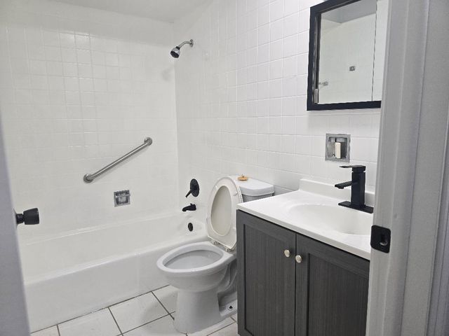 15041 Dobson Avenue 2S, Dolton, IL 60419