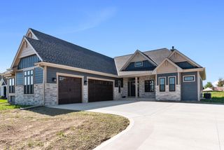 325 Sandstone STREET, Slinger, WI 53086