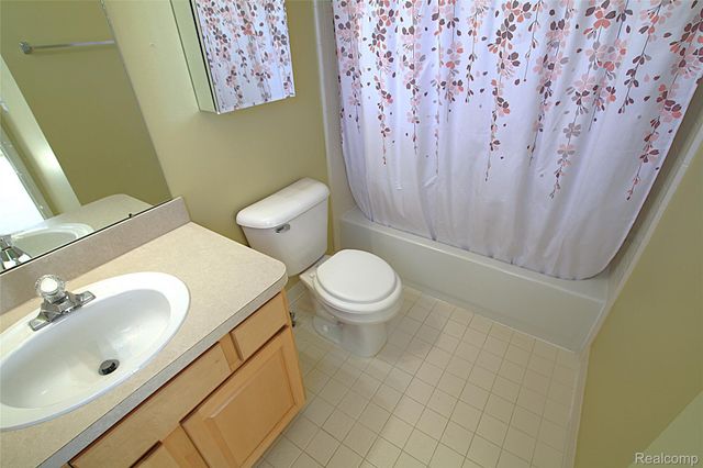 11152 Woodfield Parkway, Holly Township, MI 48439