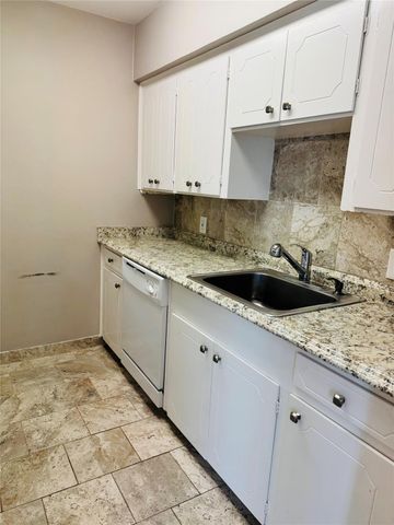 2121 Fountain View Drive 92E, Houston, TX 77057