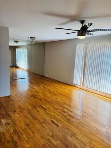 2121 Fountain View Drive 92E, Houston, TX 77057