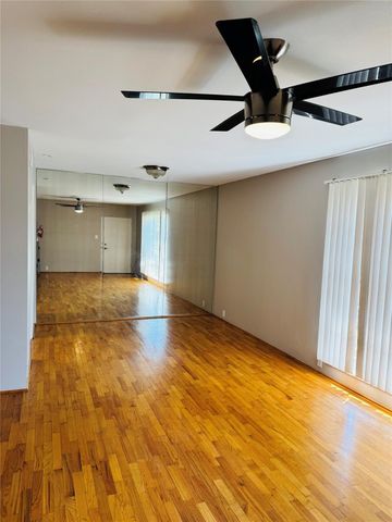 2121 Fountain View Drive 92E, Houston, TX 77057