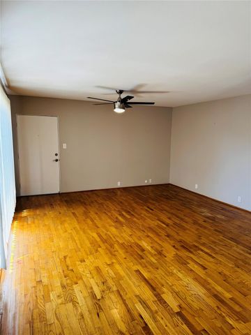 2121 Fountain View Drive 92E, Houston, TX 77057