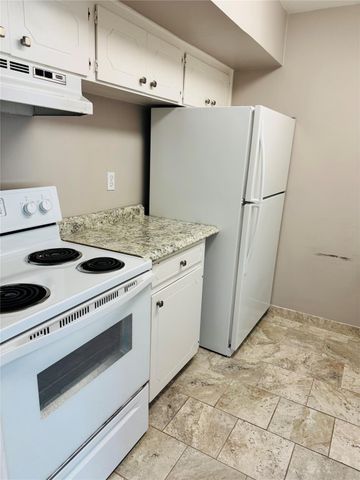 2121 Fountain View Drive 92E, Houston, TX 77057