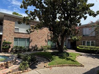2121 Fountain View Drive 92E, Houston, TX 77057