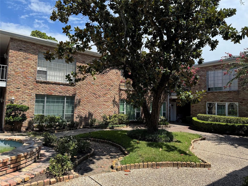 2121 Fountain View Drive 92E, Houston, TX 77057