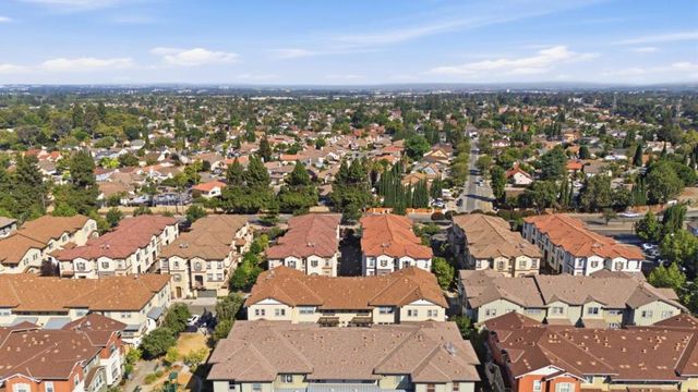 2099 Vincenzo Walkway, San Jose, CA 95133