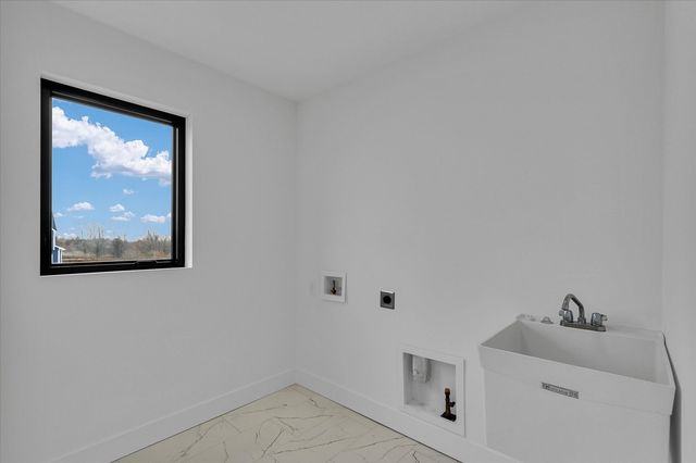 507 Harpers Ferry, Savoy, IL 61874