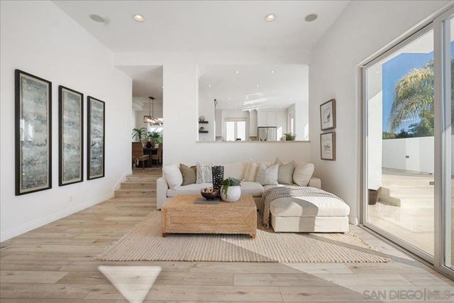 819 Van Nuys St, San Diego, CA 92109