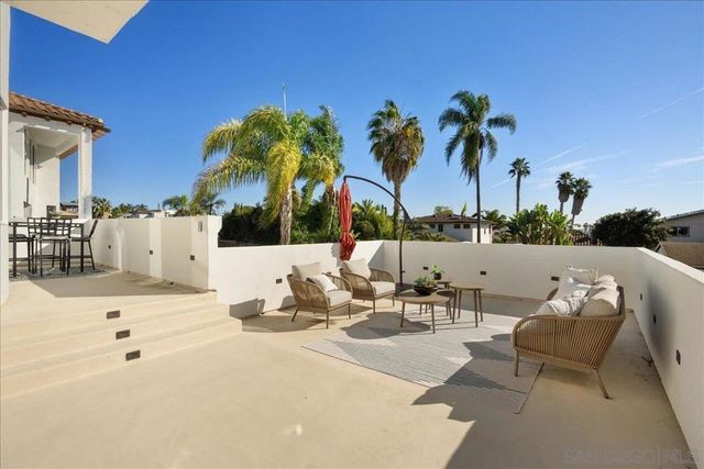 819 Van Nuys St, San Diego, CA 92109