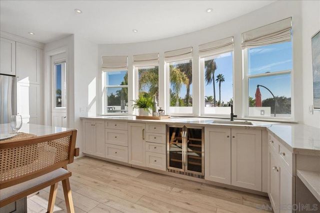 819 Van Nuys St, San Diego, CA 92109