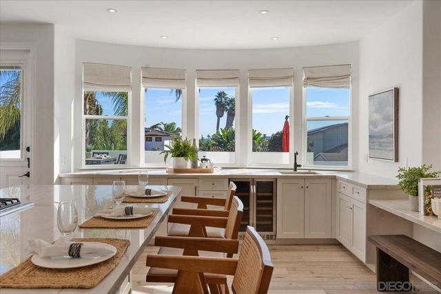 819 Van Nuys St, San Diego, CA 92109