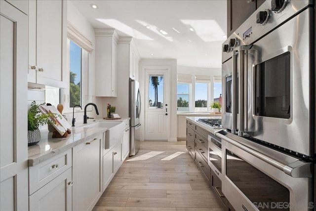 819 Van Nuys St, San Diego, CA 92109