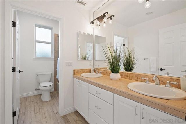 819 Van Nuys St, San Diego, CA 92109