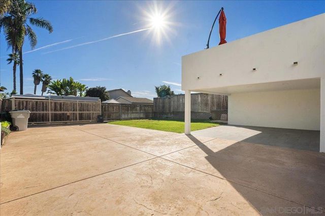 819 Van Nuys St, San Diego, CA 92109