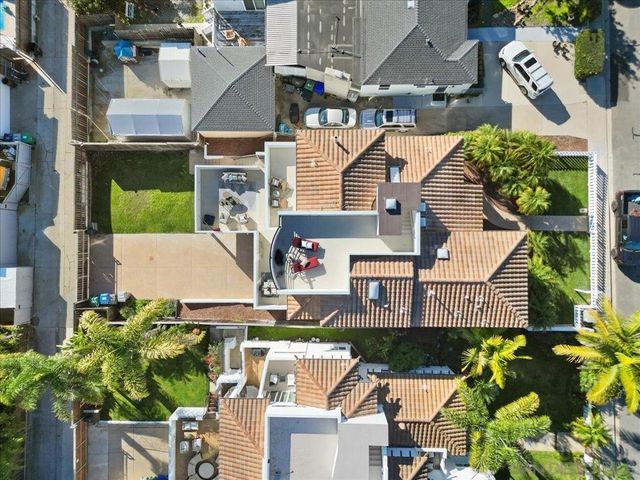 819 Van Nuys St, San Diego, CA 92109