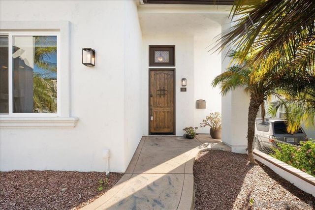 819 Van Nuys St, San Diego, CA 92109