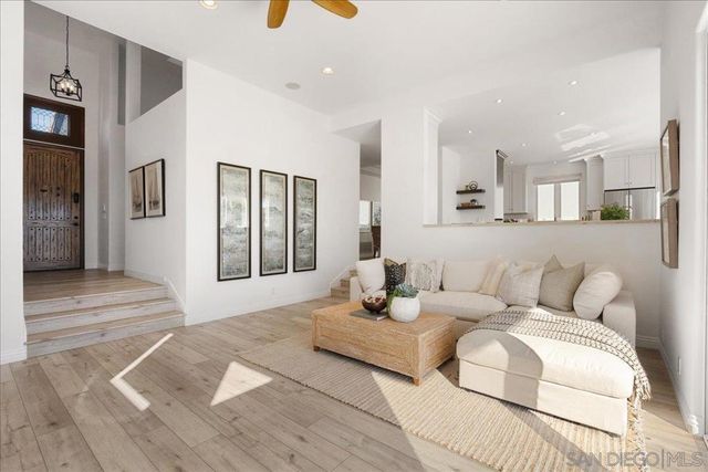 819 Van Nuys St, San Diego, CA 92109