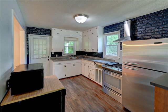 808 S Carlisle Avenue, Independence, MO 64054