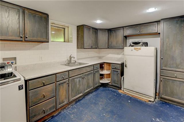 808 S Carlisle Avenue, Independence, MO 64054