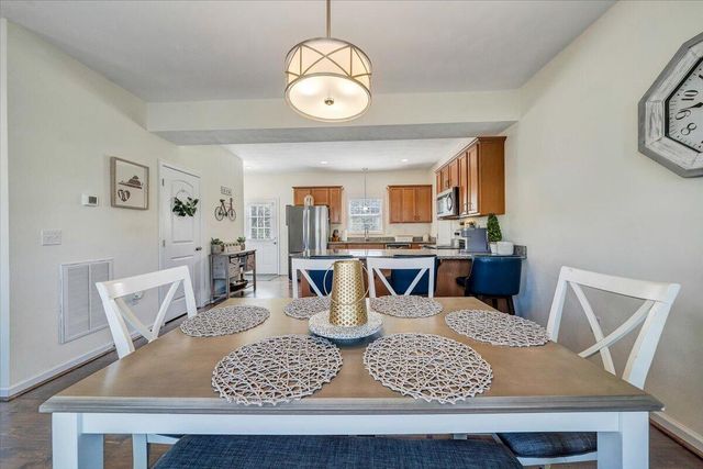 424 Cambridge Court RD, Vinton, VA 24179