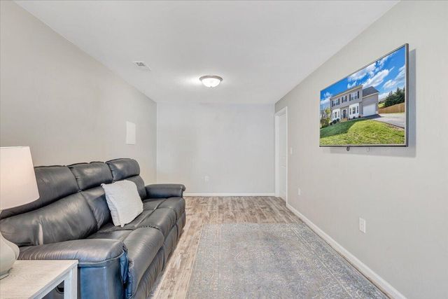 424 Cambridge Court RD, Vinton, VA 24179