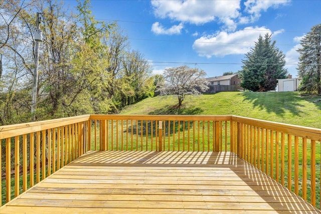 424 Cambridge Court RD, Vinton, VA 24179