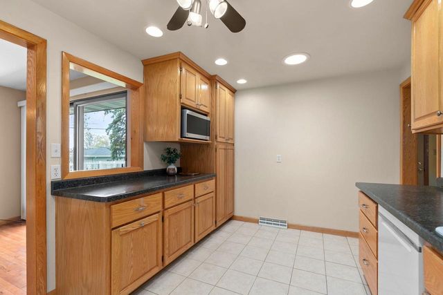 1611 N NICHOLAS STREET, Appleton, WI 54914