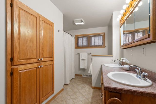 1611 N NICHOLAS STREET, Appleton, WI 54914