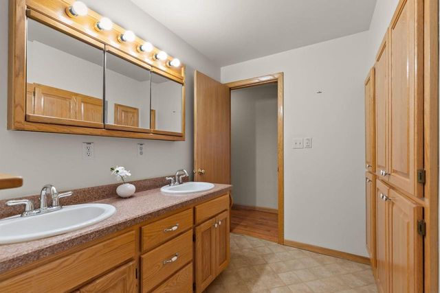 1611 N NICHOLAS STREET, Appleton, WI 54914