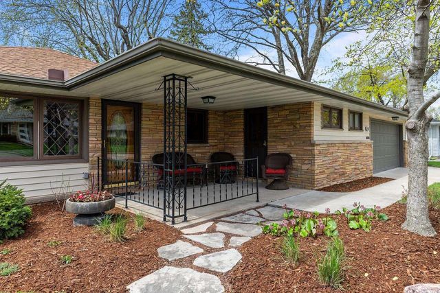 1611 N NICHOLAS STREET, Appleton, WI 54914