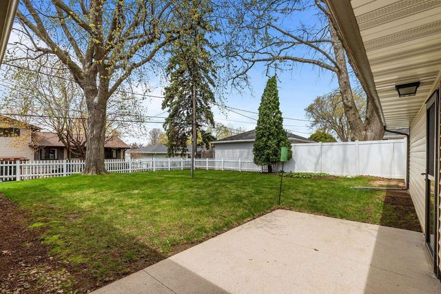 1611 N NICHOLAS STREET, Appleton, WI 54914