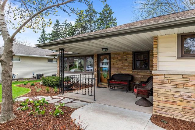 1611 N NICHOLAS STREET, Appleton, WI 54914