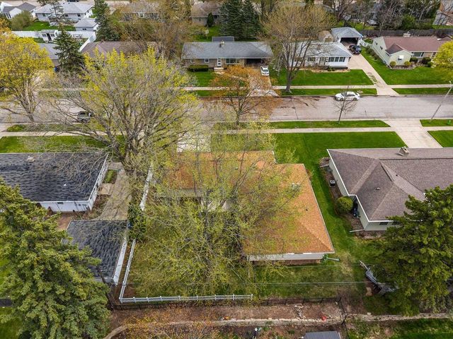 1611 N NICHOLAS STREET, Appleton, WI 54914
