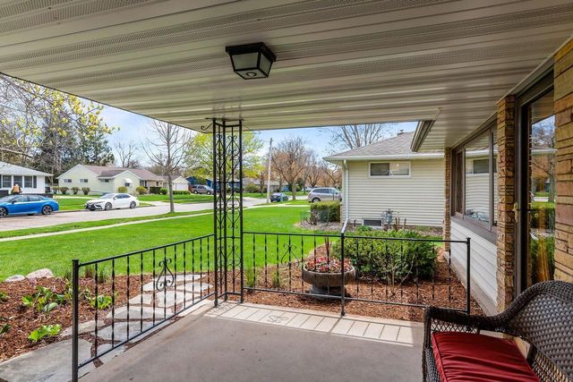1611 N NICHOLAS STREET, Appleton, WI 54914
