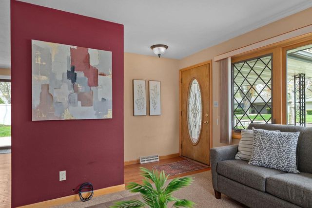 1611 N NICHOLAS STREET, Appleton, WI 54914