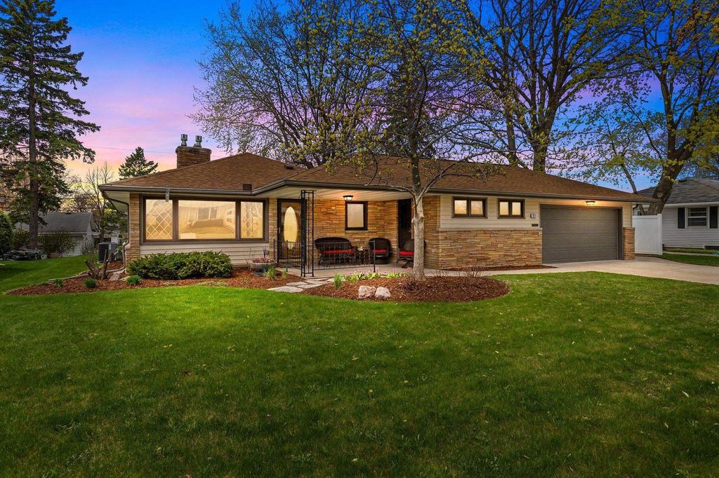 1611 N NICHOLAS STREET, Appleton, WI 54914