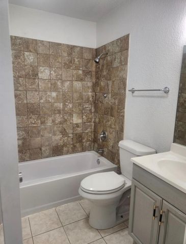 6828 Brentwood Stair Road, Fort Worth, TX 76112