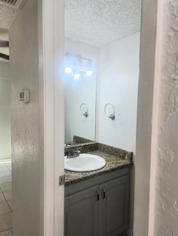 6828 Brentwood Stair Road, Fort Worth, TX 76112